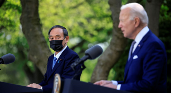 日本首相菅义伟在白宫与美国总统拜登举行了首次会谈。